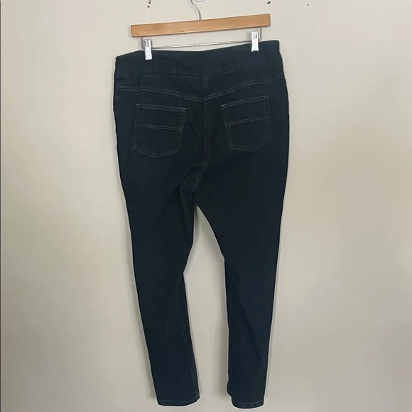 Westbound Women's Short Slim Jeans - Picture 6 of 6